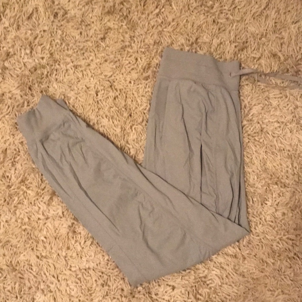Lululemon gray sweat pants size 6